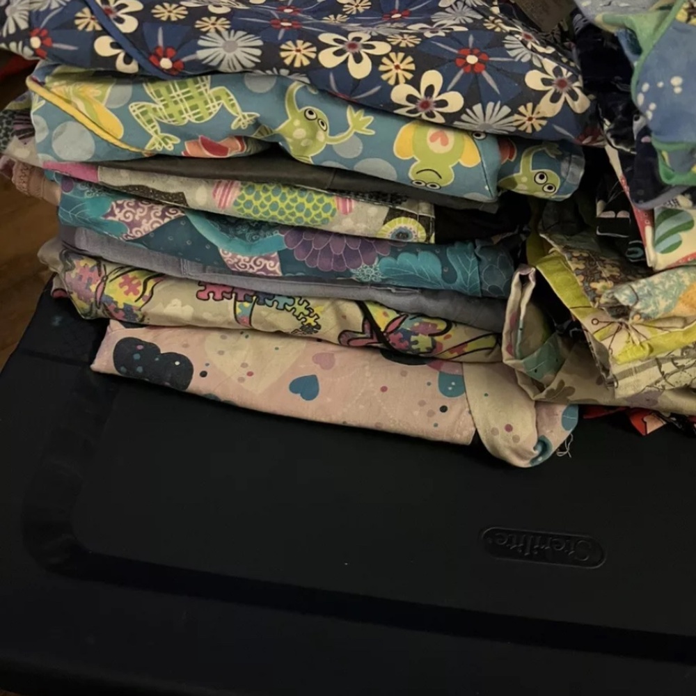 Scrub tops - Picture 6 of 7